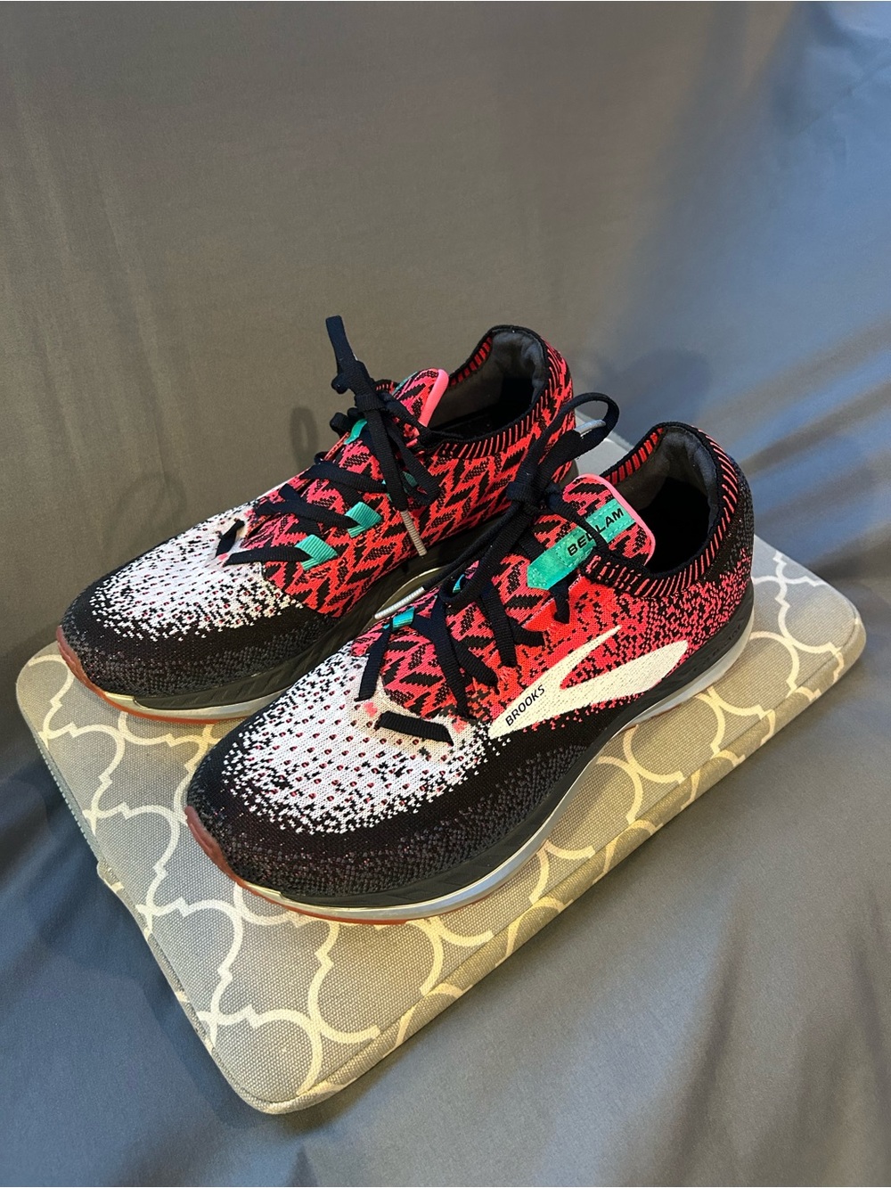 BROOKS Bedlam 3 “Multi” (LIKE NEW)